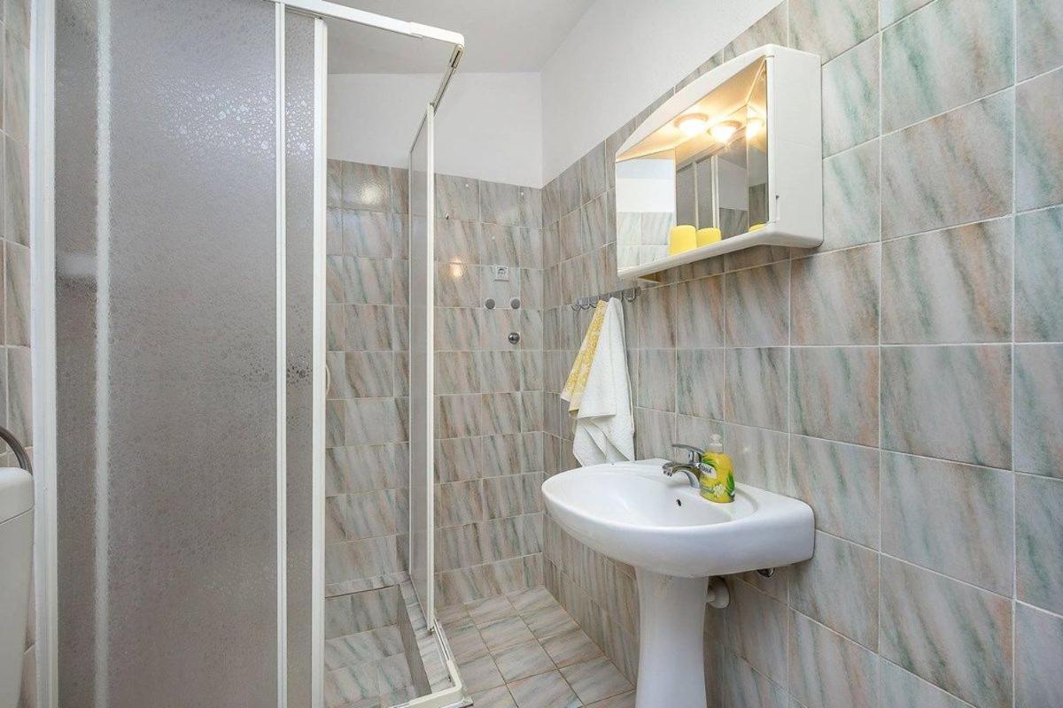 Apartments Dragica Valbandon エクステリア 写真