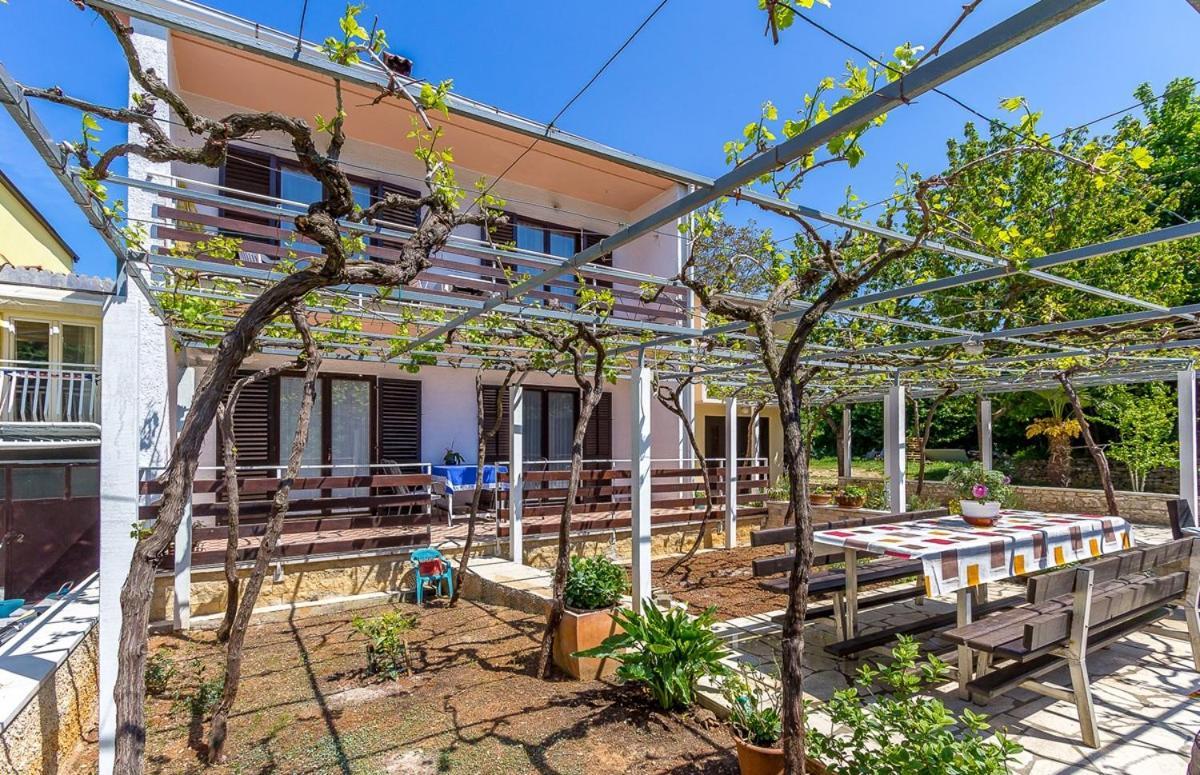Apartments Dragica Valbandon エクステリア 写真