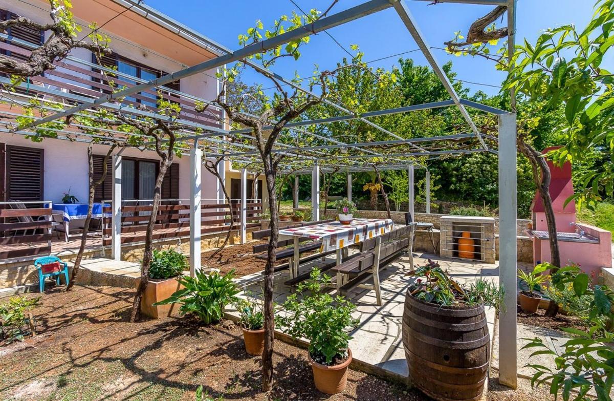 Apartments Dragica Valbandon エクステリア 写真