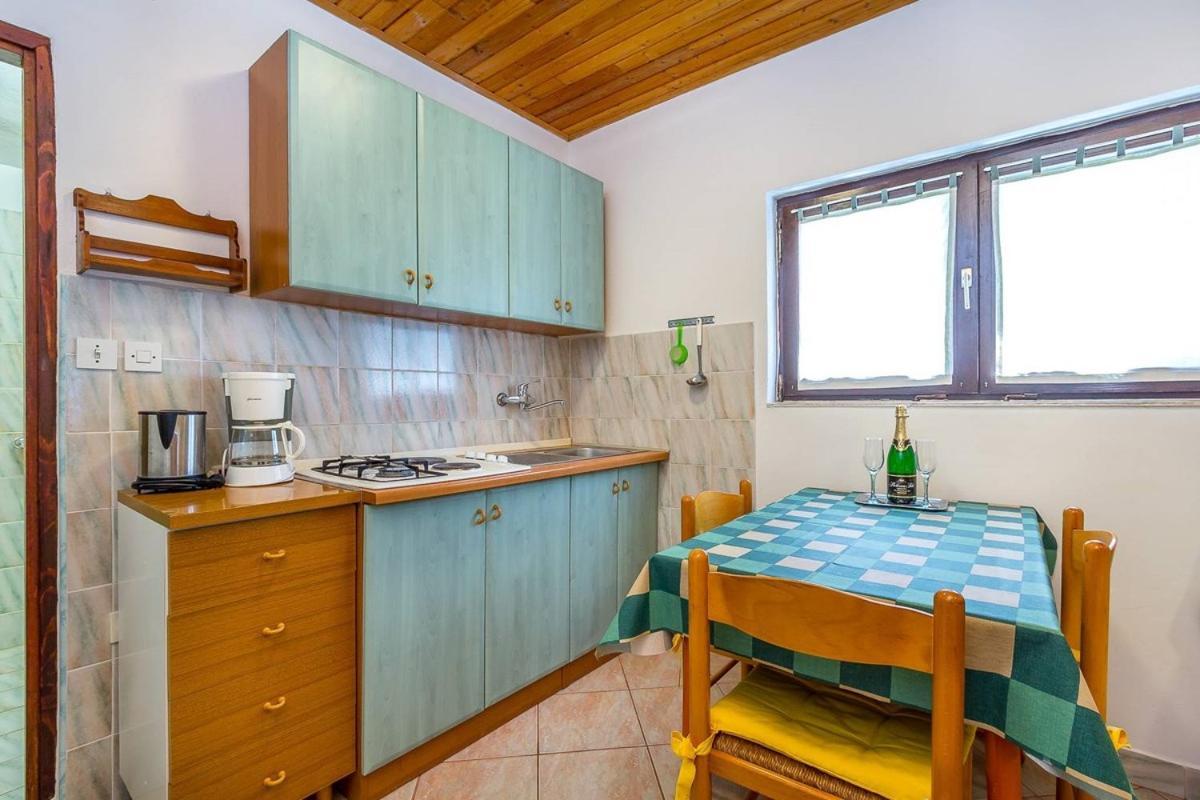 Apartments Dragica Valbandon エクステリア 写真